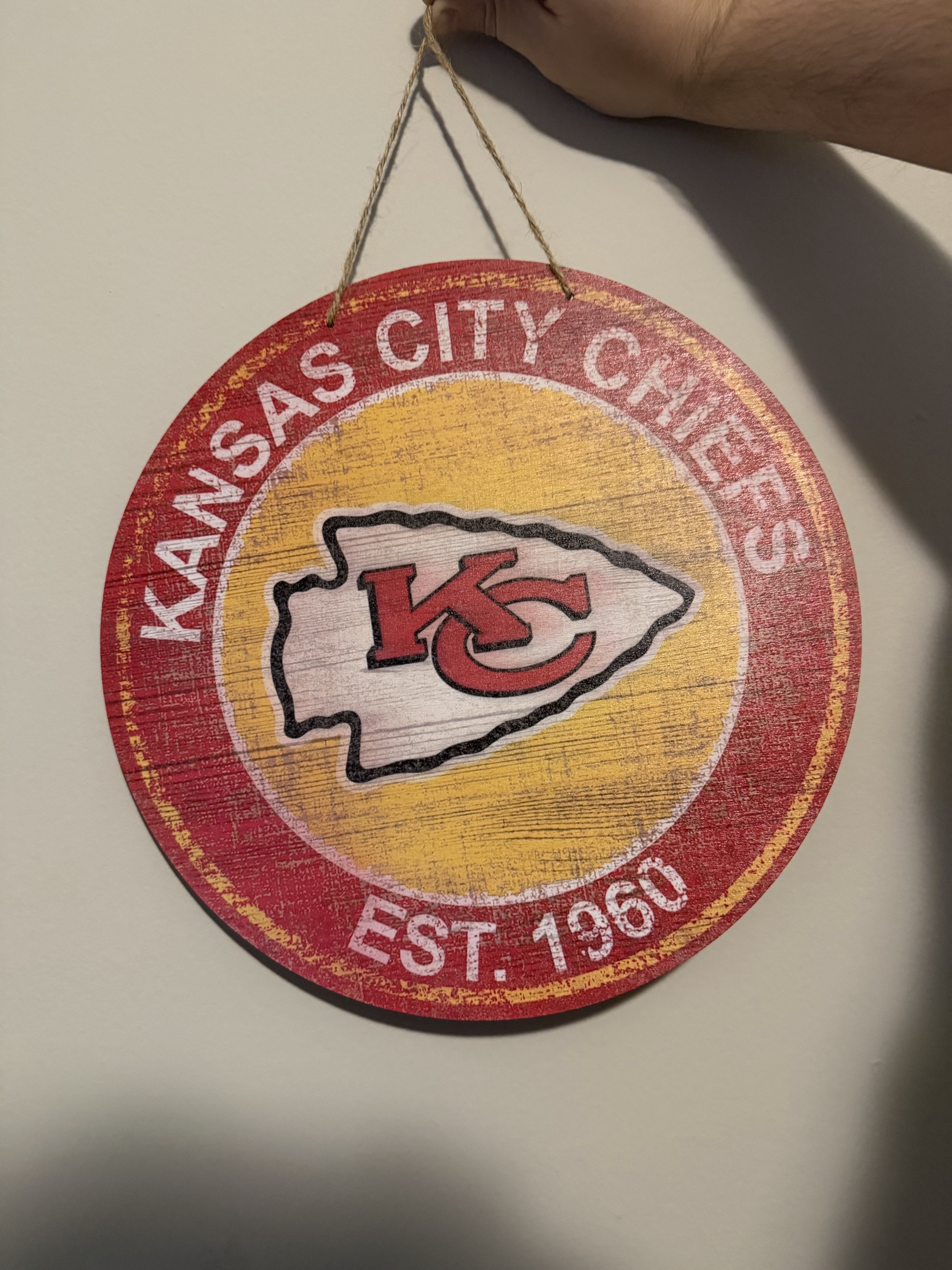 Chiefs round fan sign